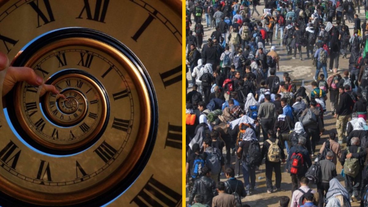 Neznámy čas na hodinách a dav ľudí kráčajúci po námestí, symbolizuje cestovanie v čase a migráciu.