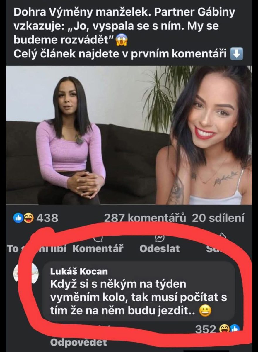 Dvaja ľudia na pohovke s textom o partnerskej dráme po výmene manželiek a vtipným komentárom v online diskusii.