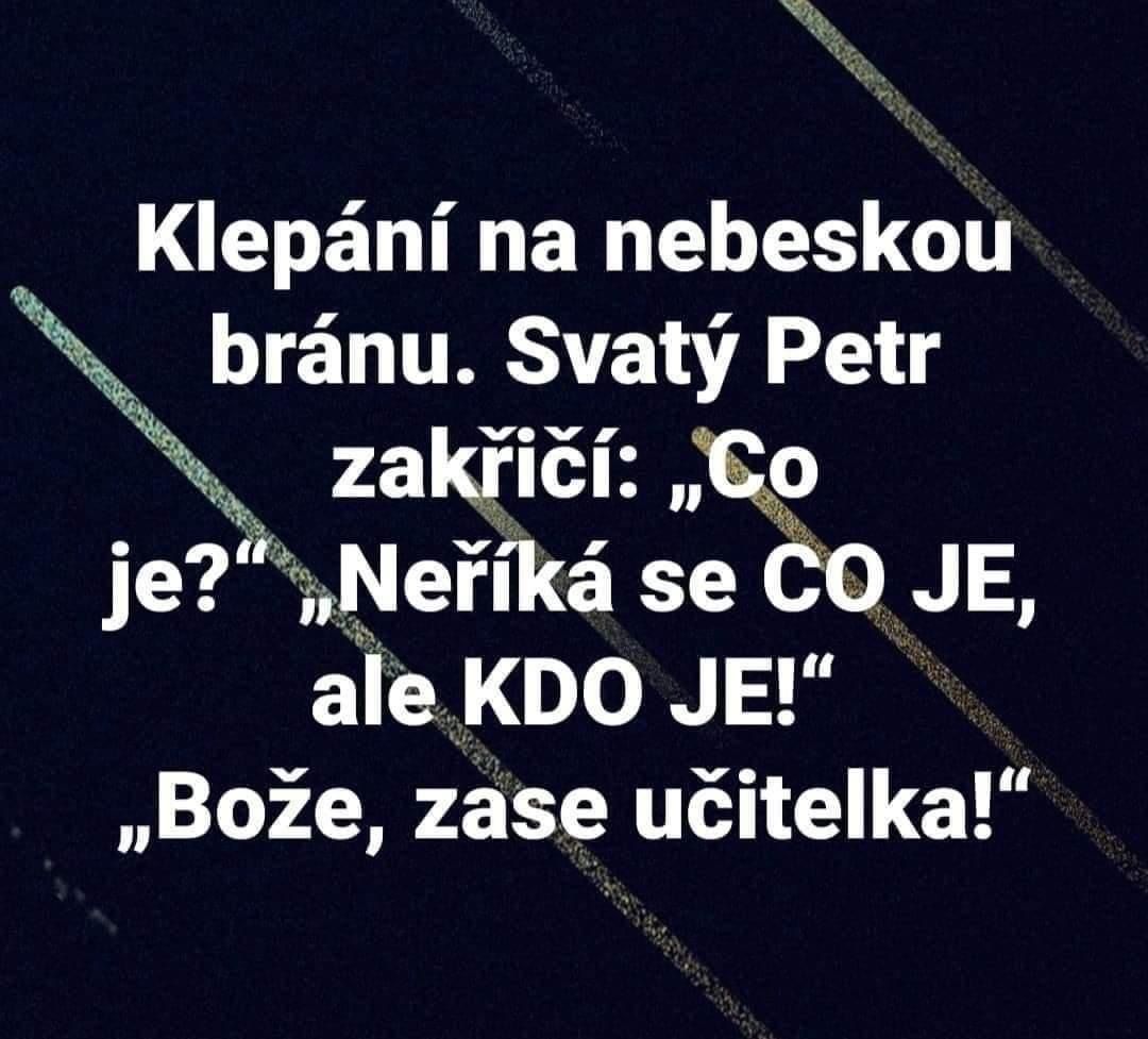 Vtip s dialógom Svätého Petra pred bránou nebeskou: učiteľka opravuje výraz na KDO JE.
