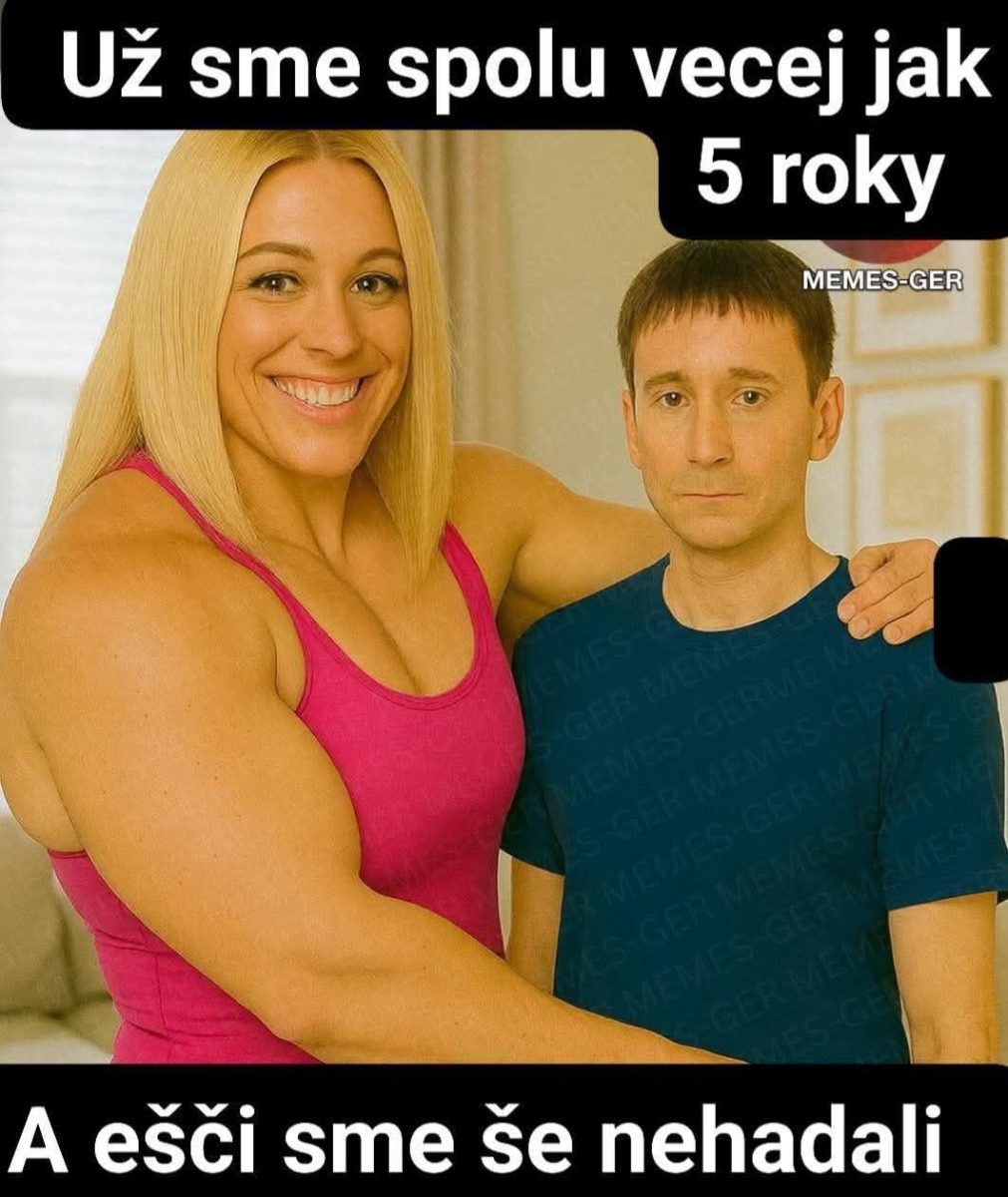 Pár sa objíma, text: Už sme spolu viac ako 5 rokov a ešte sme sa nepohádali.