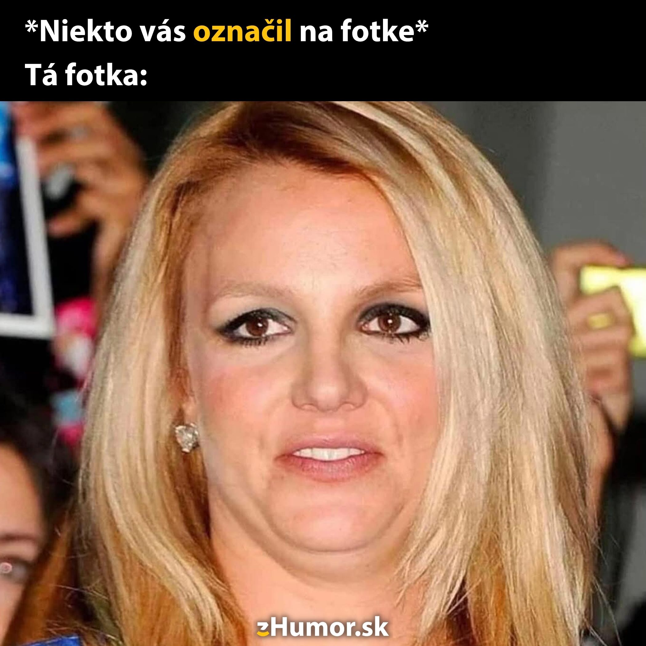 Niekoho označili na fotke s vtipným výrazom, ilustrujúca neočakávané momenty na sociálnych sieťach.