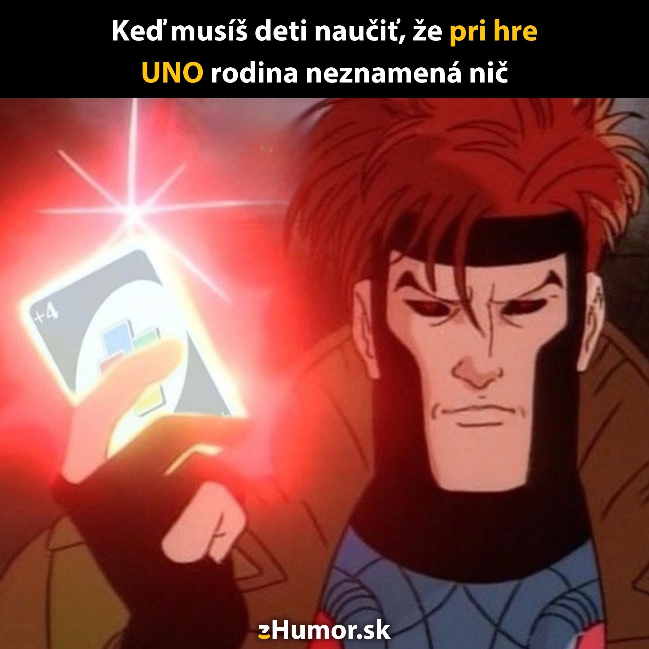 Muž s kartou UNO +4, vtipne poukazuje na súťaživosť v rodinnej hre.