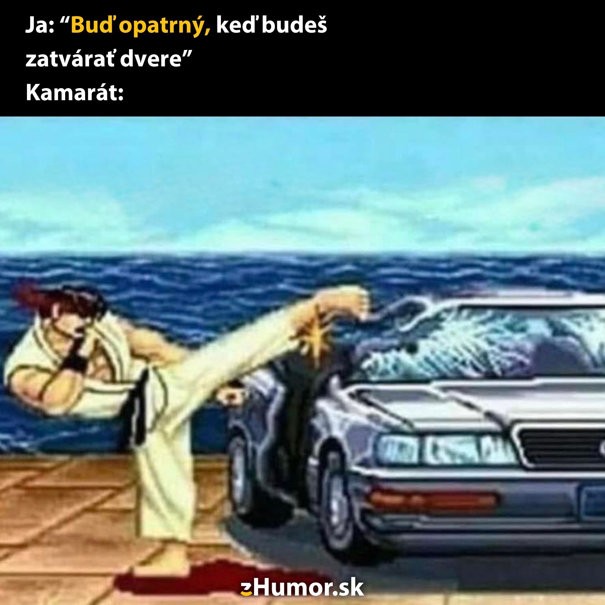 Hráč rozbíja auto kopom na virtuálnej pláži v štýle videohry. Text v obrázku pridáva humorný kontext.