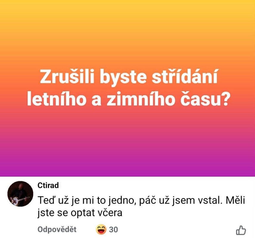 Debata o zrušení letného a zimného času. Humorný komentár: Už vstal, je mu to jedno, mali sa opýtať včera.