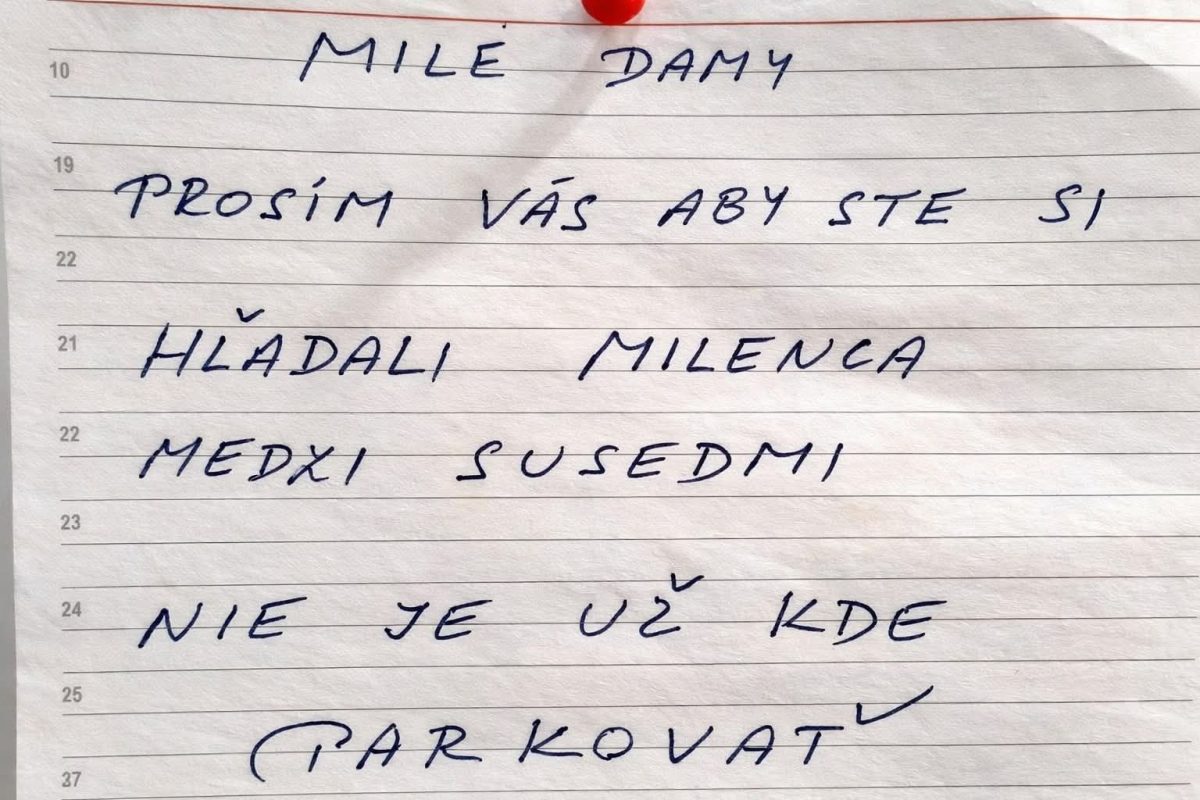 Poznámka vyzýva dámy, aby nehľadali milencov medzi susedmi kvôli nedostatku parkovacích miest.