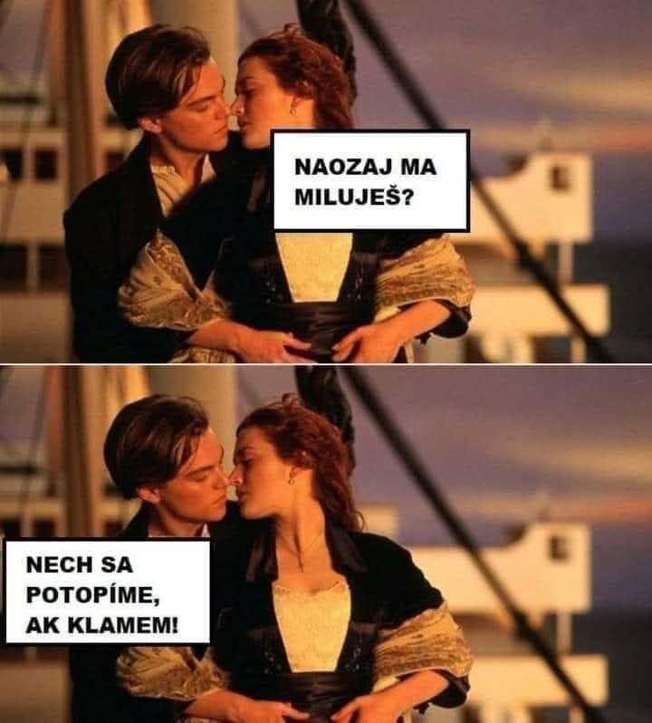 Pár na palube lode v romantickom okamihu s vtipnými textami o láske a dôvere.