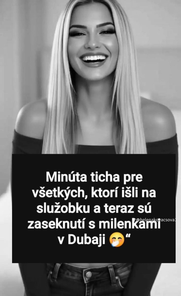 Žena sa smeje, text o ľuďoch v Dubaji signalizuje humor a iróniu v súvislosti so služobnými cestami.