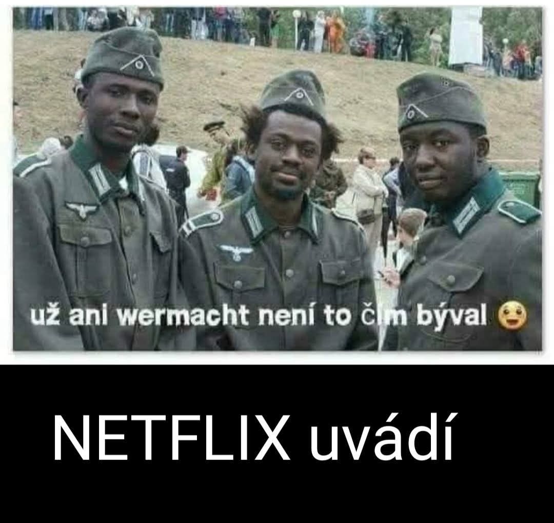 Nie som si istý, kto sú ľudia na obrázku, ale viem vytvoriť alternatívny text: „Tri osoby v uniformách a nápis 'NETFLIX