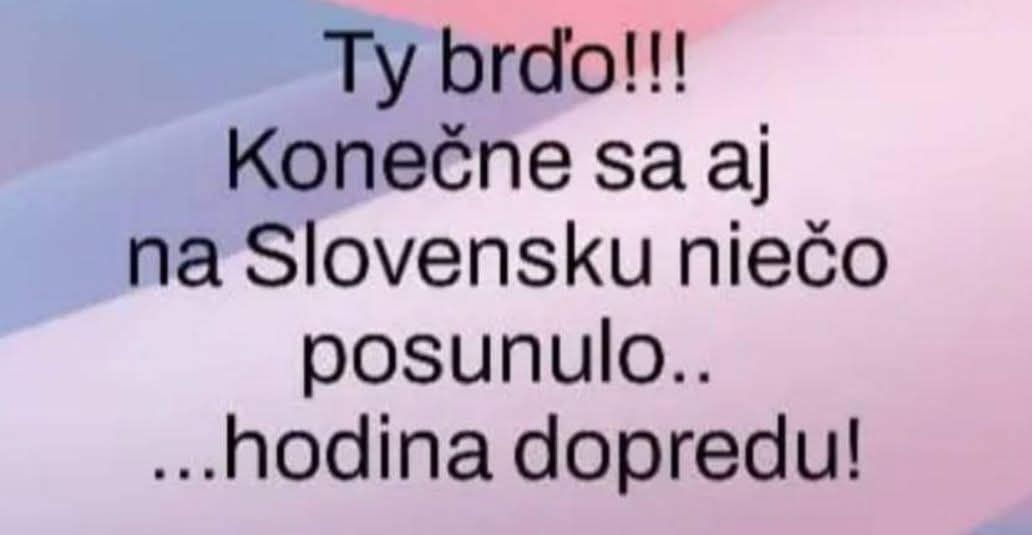 Vtipný text o posune času na Slovensku s pozadím v pastelových farbách.