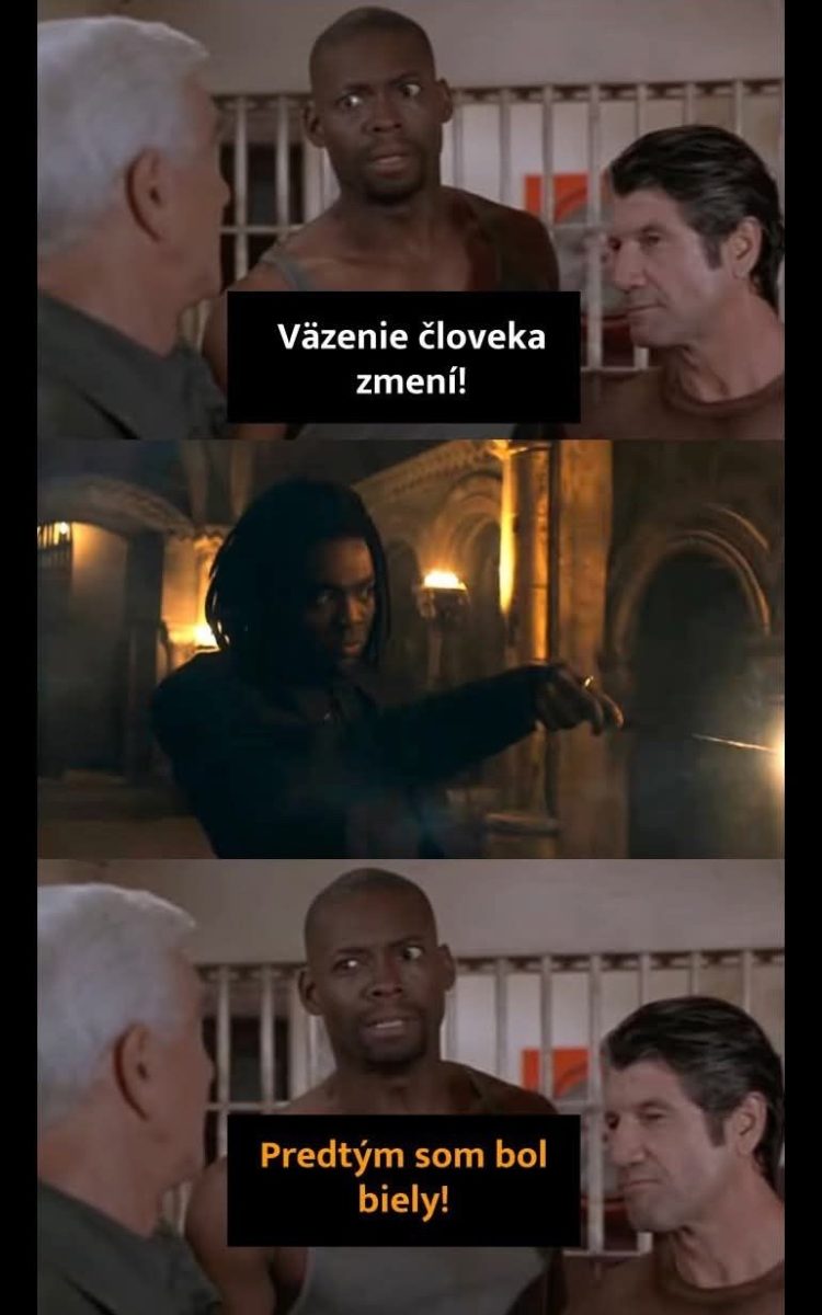 Scéna z komediálneho filmu s väzenskou tematikou so zábavnými dialógmi o zmenách vo väzení.