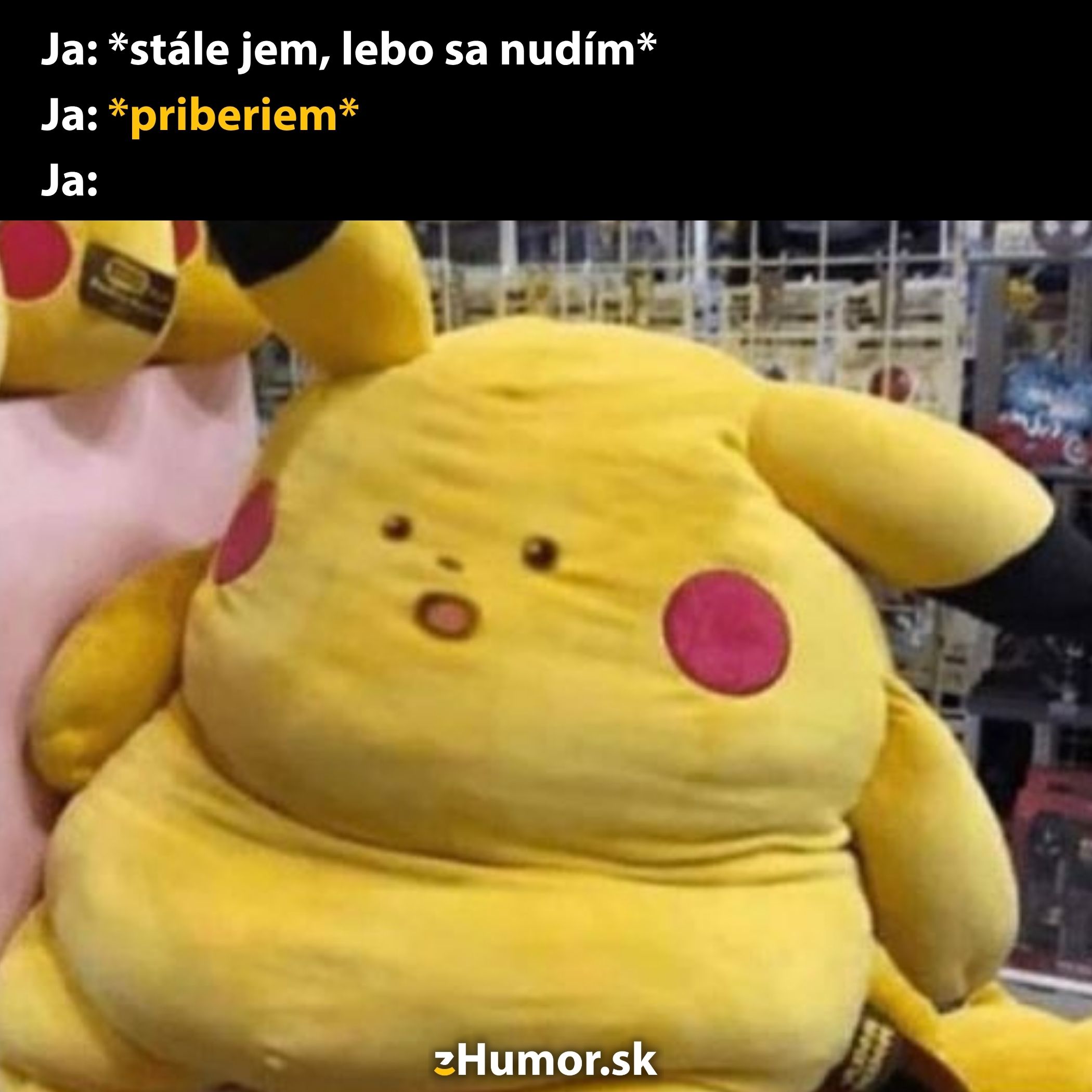 Obézny Pikachu sedí s prekvapeným výrazom a ilustruje text o nudu a priberaní.