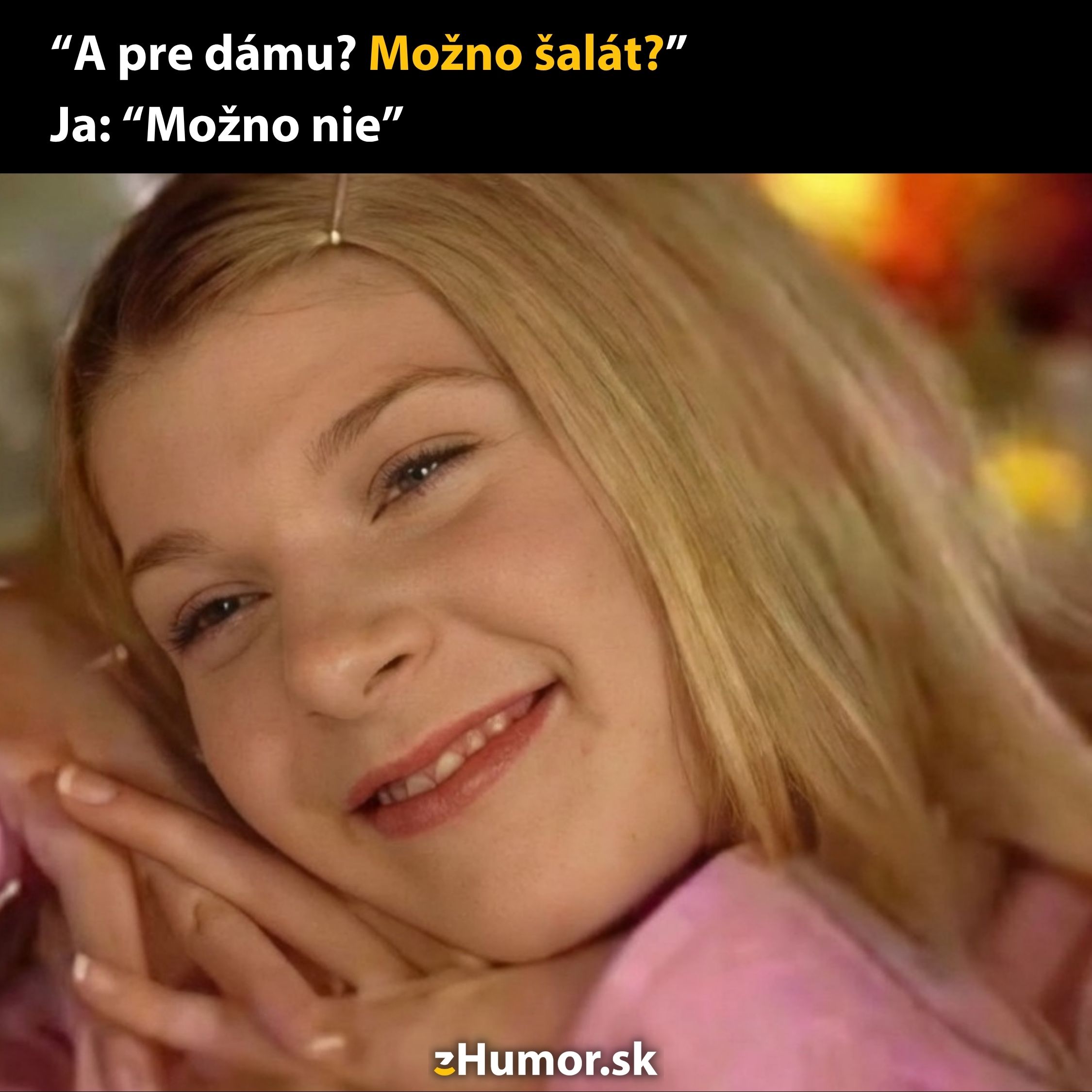 Usmievajúca sa dievčina s textom A pre dámu? Možno šalát? Ja: Možno nie. na obrázku z humoru.