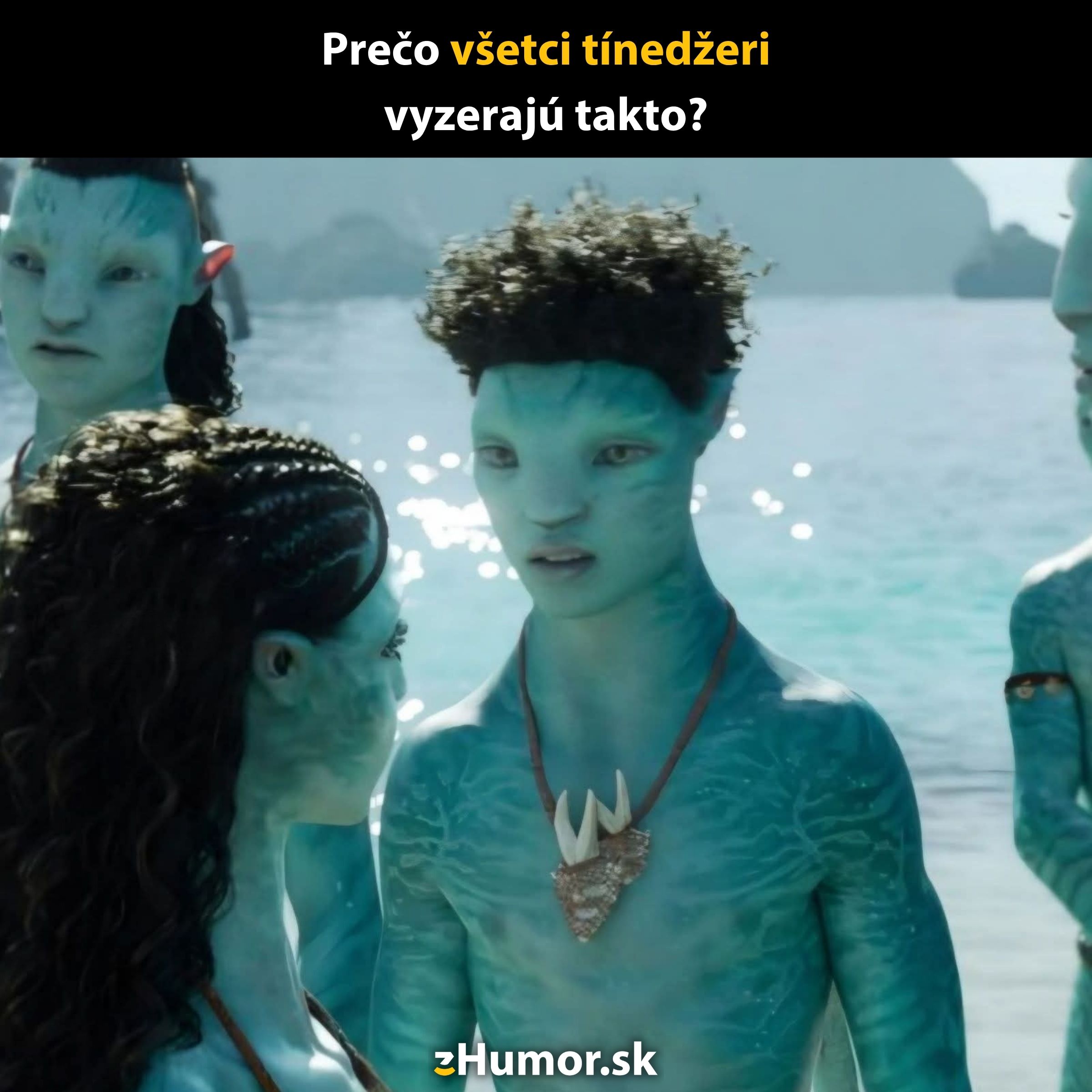 Mladí mimozemšťania na pláži diskutujú, prečo všetci tínedžeri vyzerajú takto.
