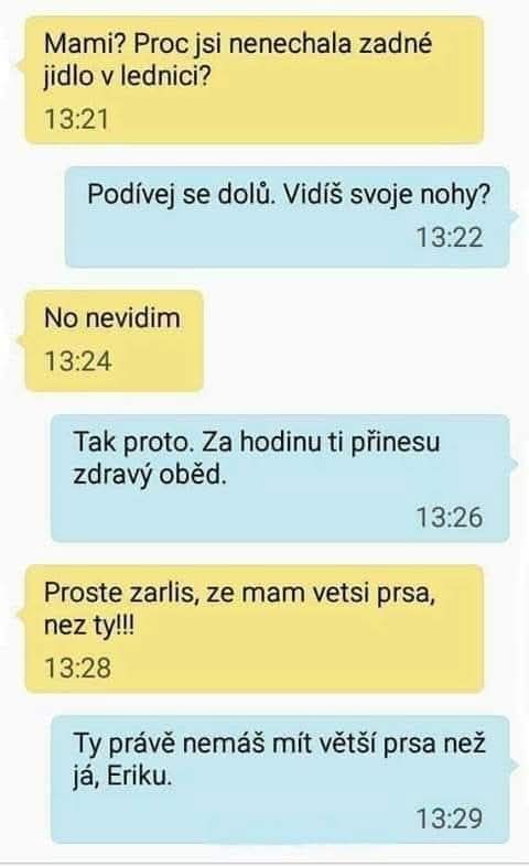 Vtipná SMS konverzácia o zdravej strave a porovnávaní veľkosti pŕs medzi Erikom a jeho mamou.