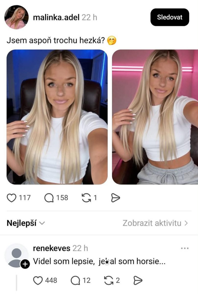 Dve fotky mladej ženy v bielom tričku, usmievajúca sa do kamery, v izbe so svietiacim pozadím.