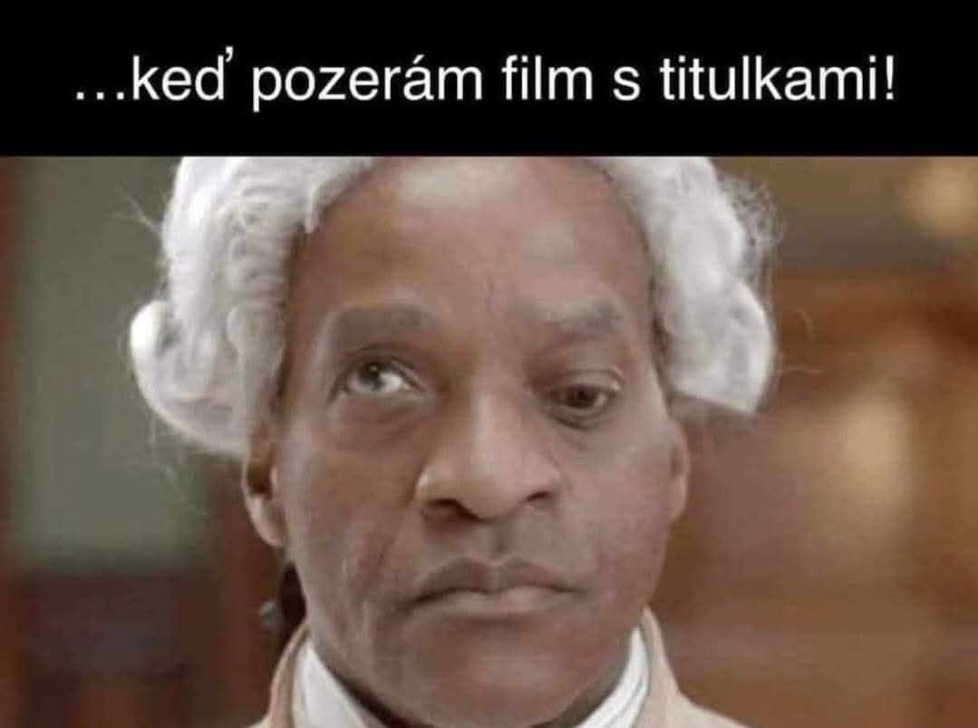 Osoba v parochni s textom: keď pozerám film s titulkami vyzerá znudene.