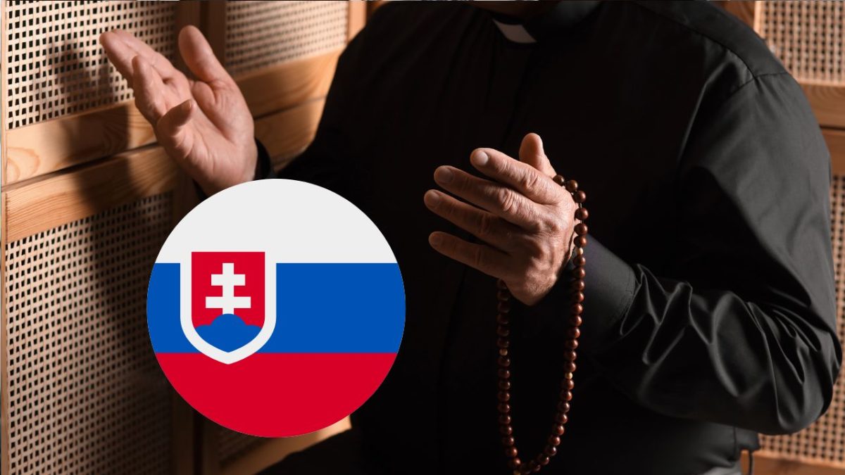 Kňazso slovenskou vlajkou drží ruženec v spovednici, symbol viery a kultúrneho dedičstva.