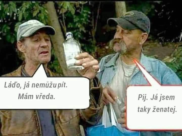 Dvaja muži na ulici, jeden drží prázdnu fľašu a druhý sa na neho díva, obaja s vtipnými bublinami textu.