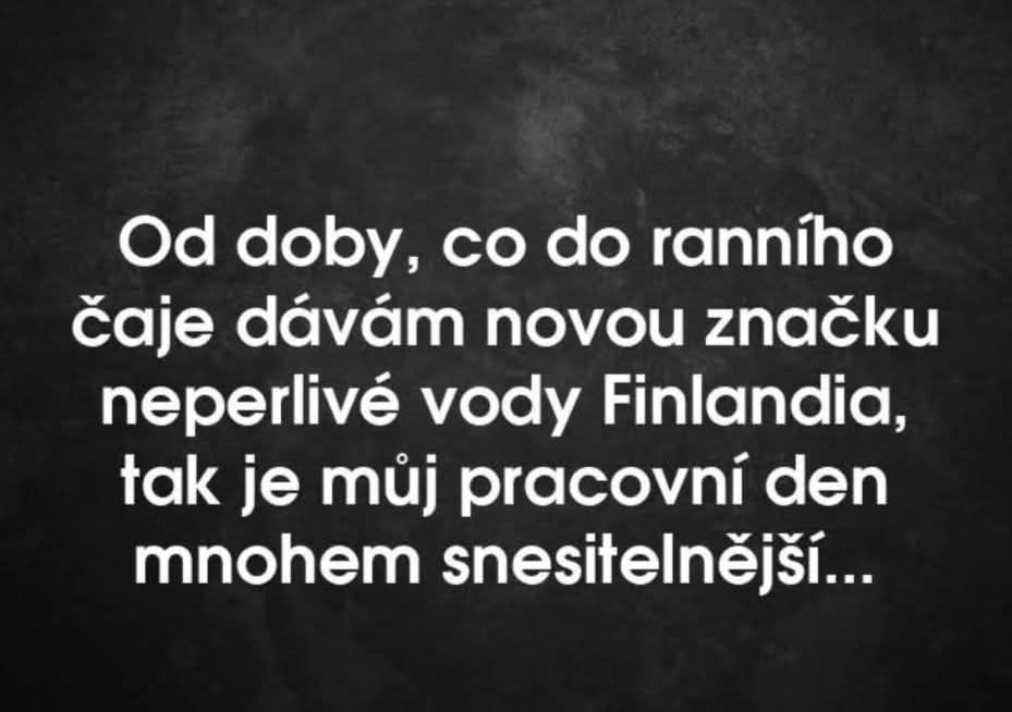 Nadpis na obrázku s vtipom o čaji s vodou značky Finlandia, zlepšujúcom pracovný deň.