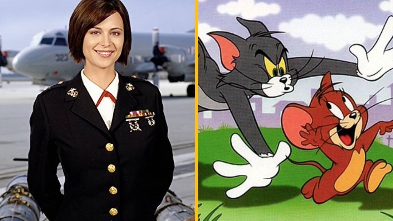 Žena v uniforme stojí pred lietadlom. Tom a Jerry sa hrajú na lúke. Kombinácia reálneho a animovaného sveta.