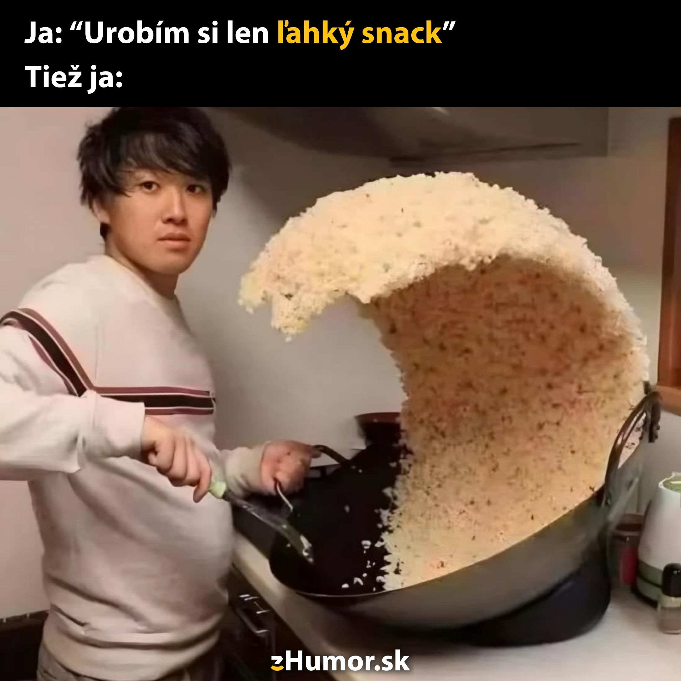 Muž smaží obrovskú porciu ryže, ktorá pripomína vlnu, s textom ľahký snack.