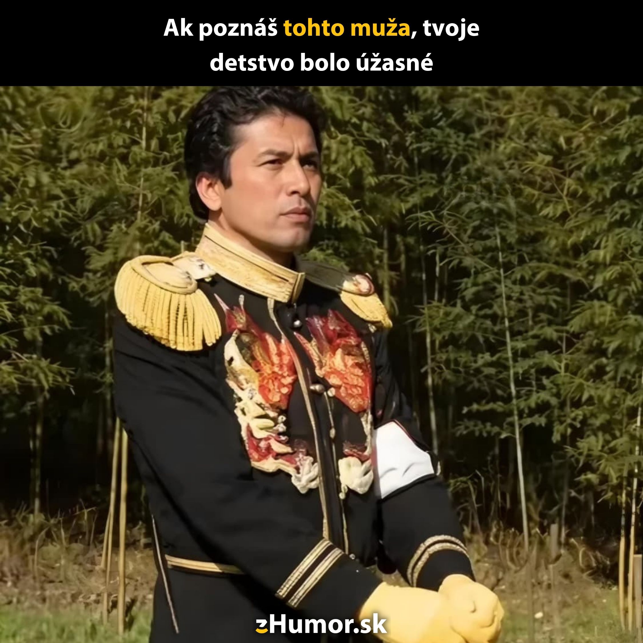 Prepáč, neviem identifikovať osobu na obrázku. Môžem sa však pokúsiť opísať, čo je na ňom vidieť. Potrebuješ ešte niečo iné?