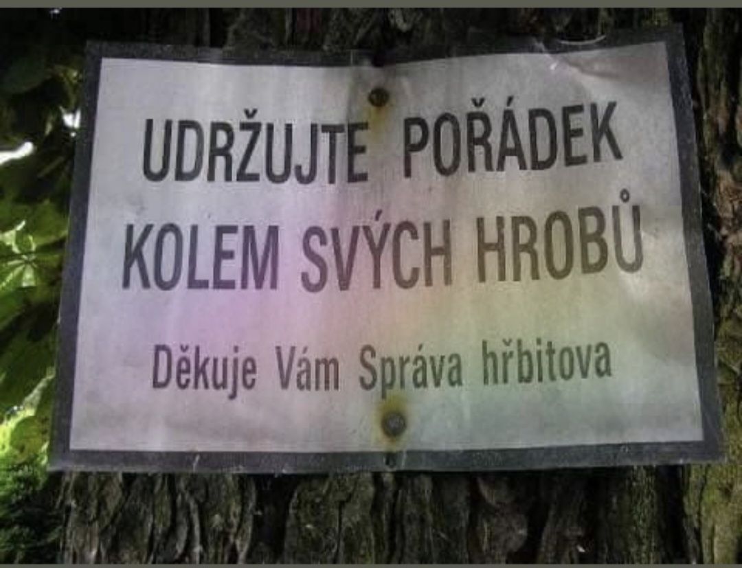 Upozornenie na cintoríne: Udržujte poriadok okolo svojich hrobov. Ďakuje správa cintorína.