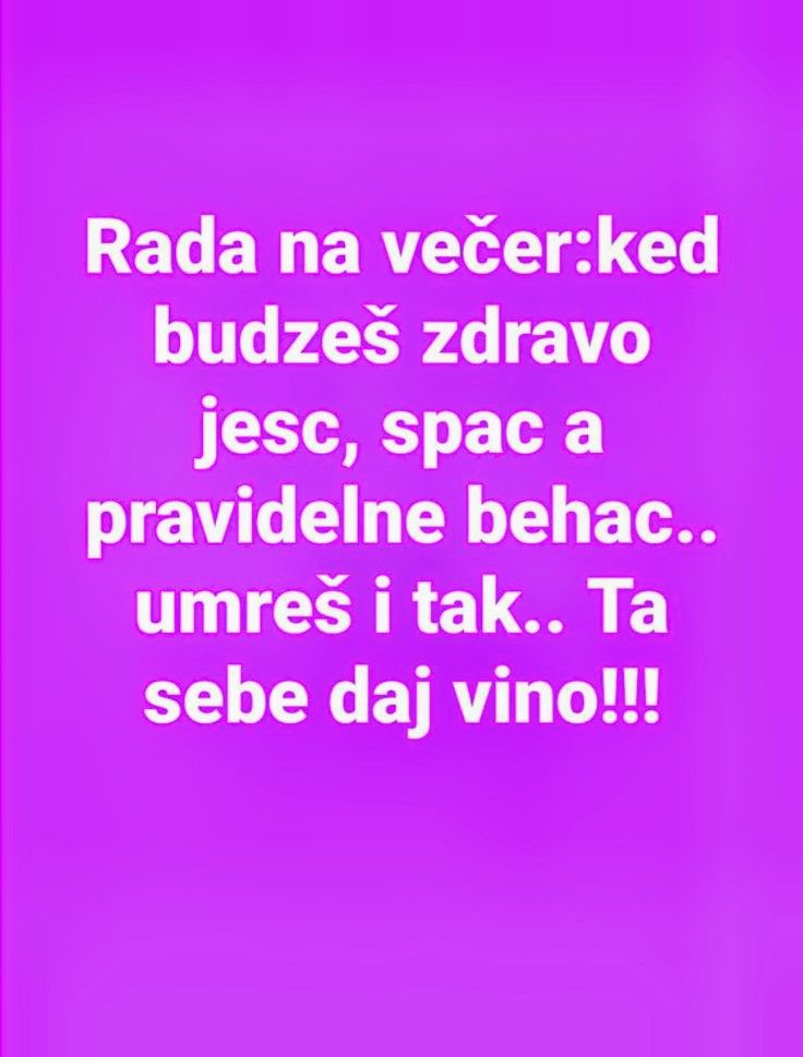 Alt text: Vtipná rada: Načo zdravý životný štýl, keď aj tak zomrieš? Radšej si dopraj víno. Fialové pozadie.