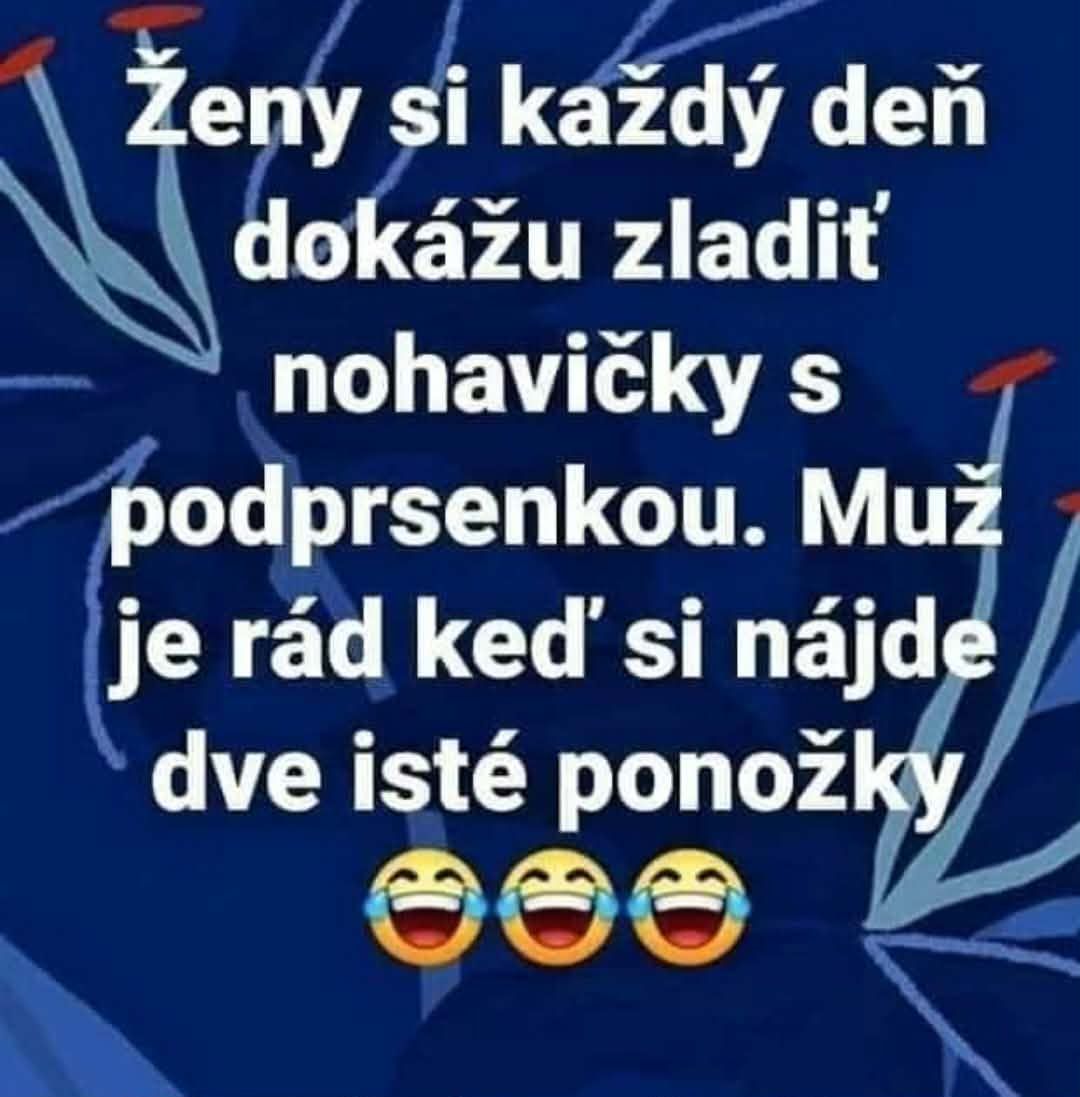 Ženy zladiť bielizeň, muži hľadajú ponožky. Zábavný text na modrom pozadí s kvetmi a smejúcimi sa tvárami.