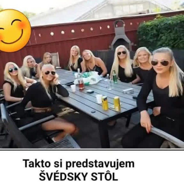 Skupina žien sediaca okolo stola vonku s nápisom Takto si predstavujem švédsky stôl.