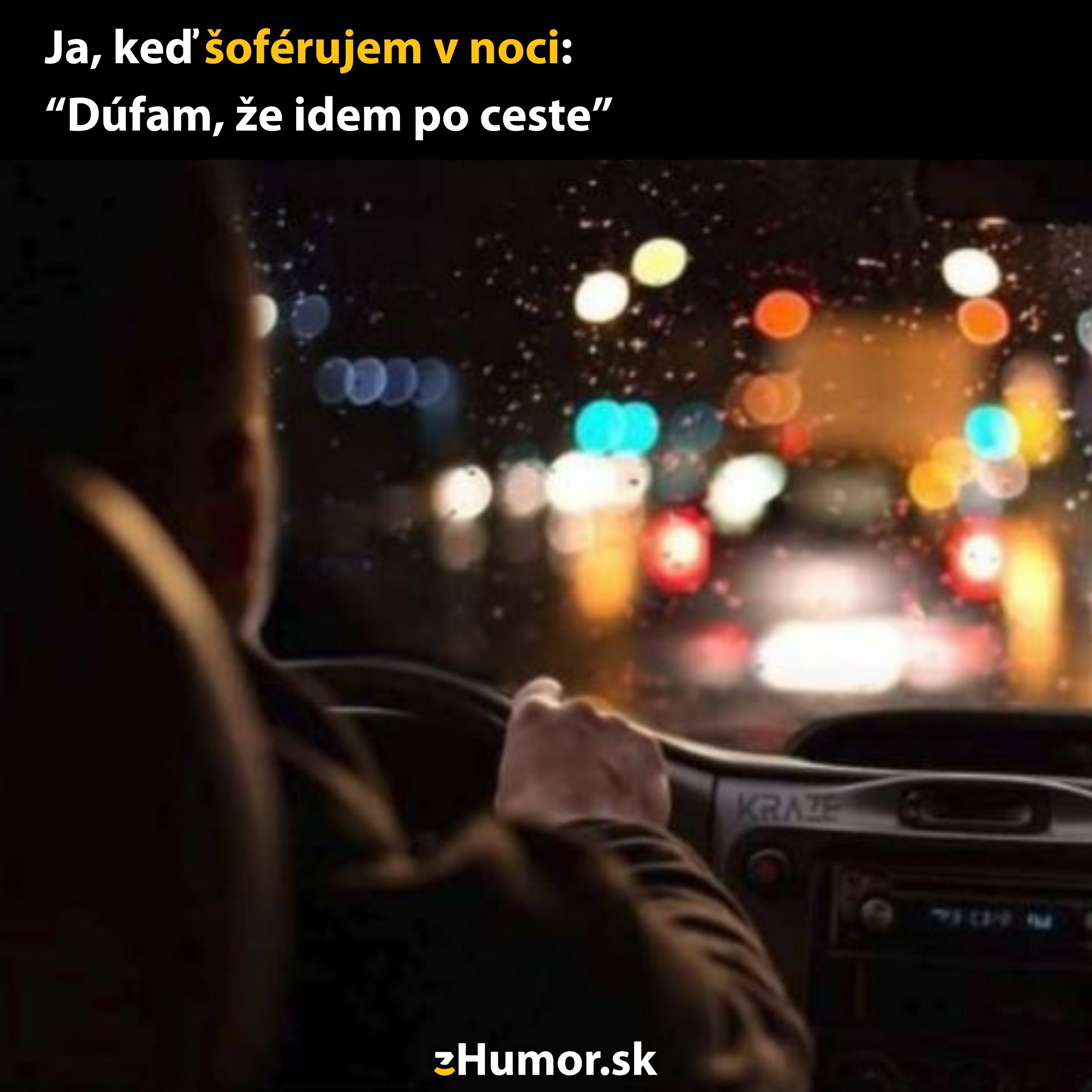 Nočné šoférovanie s rozmazanými svetlami auta na daždivom skle, vyjadruje neistotu vodiča na ceste.