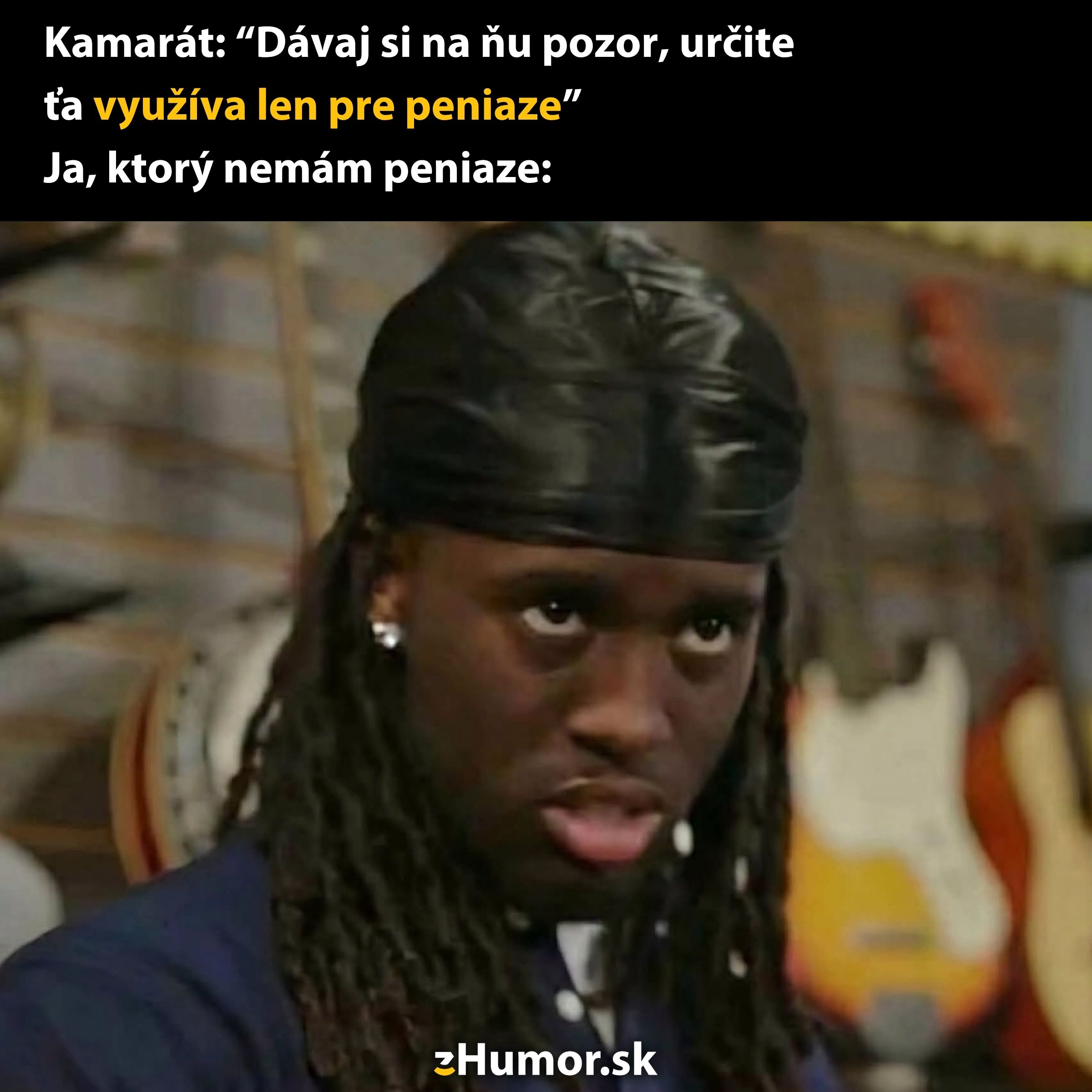 Osoba s prekvapeným výrazom; textový vtip o peniazoch na obrázku.