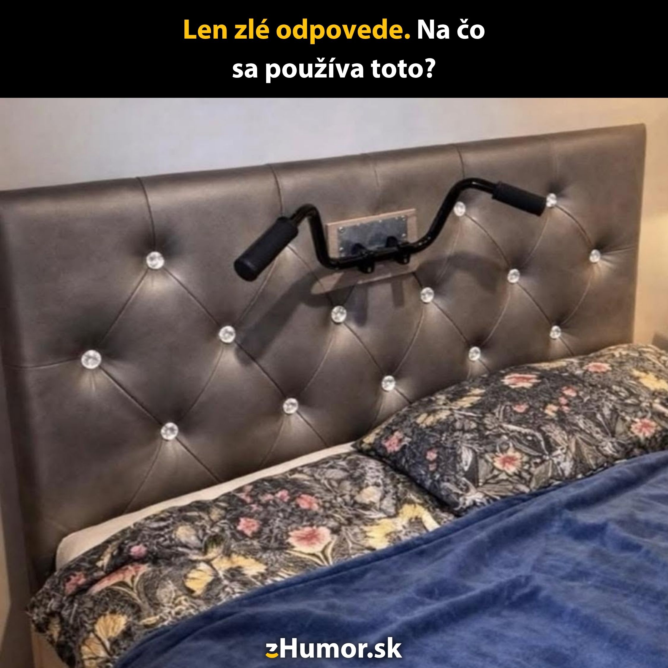 Posteľ s neobvyklou opierkou a záhadnou rukoväťou na čelnej stene, otázka na netradičné využitie.