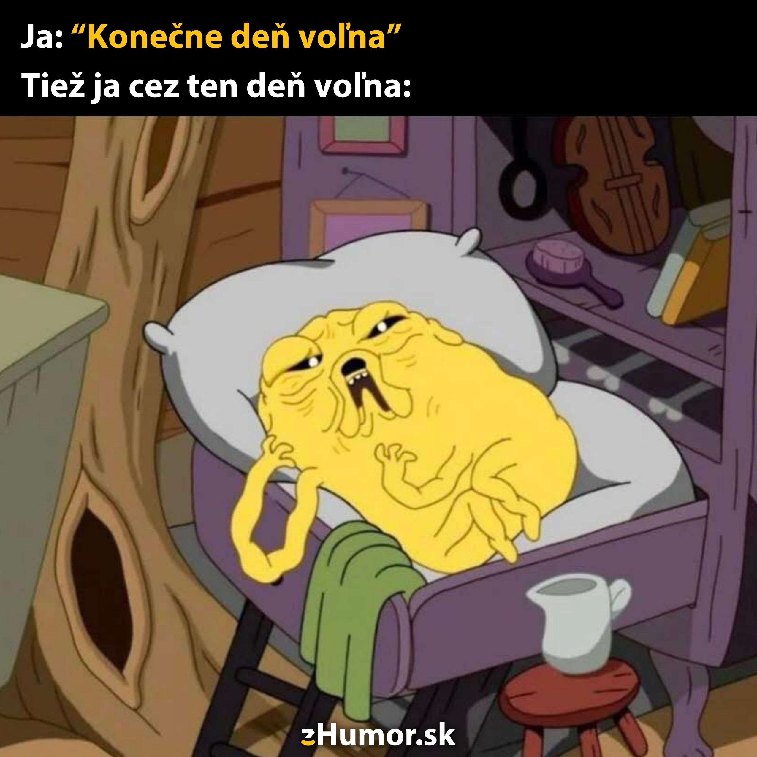 Kreslená postavička leží na posteli s unaveným výrazom, nápis hovorí o zábavnom dni voľna.