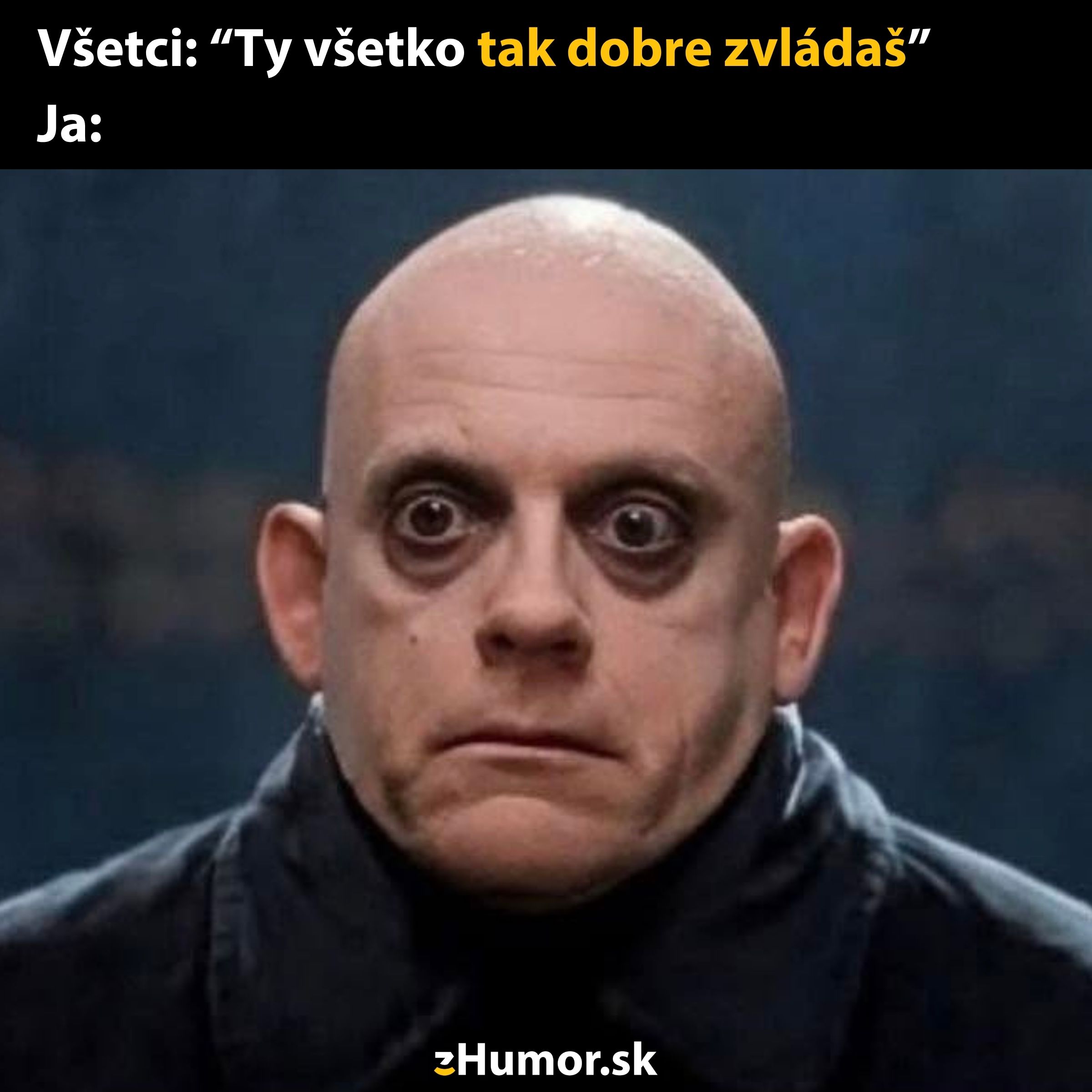 Muž s vystrašeným výrazom a tmavými kruhmi pod očami, titulok o zvládaní všetkého.