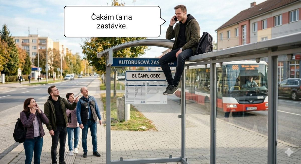 Muž sediaci na streche autobusovej zastávky v obci Bučany telefonuje, zatiaľ čo ľudia ho sledujú zdola.