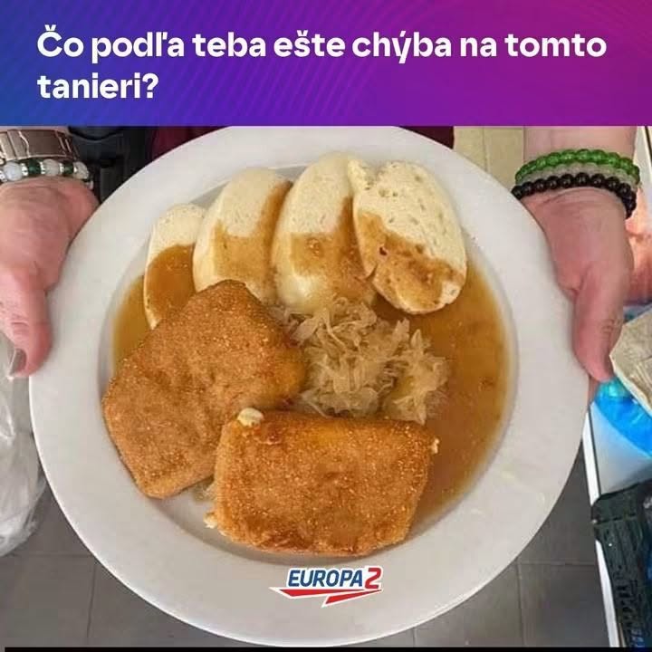 Tanier s vyprážaným syrom, knedľou a kyslou kapustou, otázka „Čo podľa teba ešte chýba na tomto tanieri?“