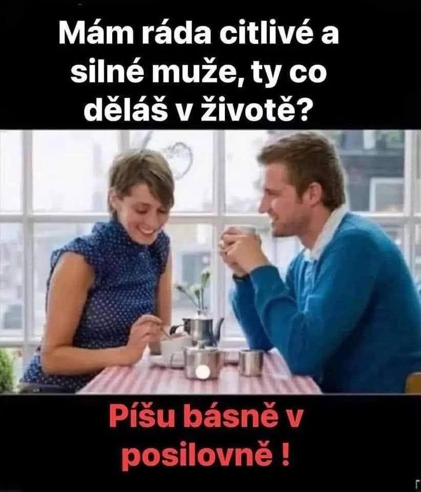 Pár na rande s vtipným dialógom: ona obľubuje silných mužov, on píše básne v posilňovni.