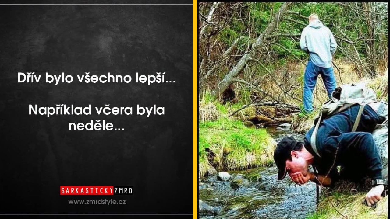 Muž pije z potoka, zatiaľ čo iný stojí v pozadí; komický kontrast vo voľnej prírode.