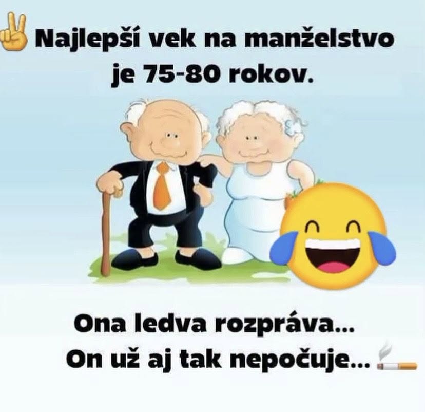 Starší pár vtipne ilustruje ideálny vek na manželstvo, doplnené veľkou smejúcou sa emotikonou.