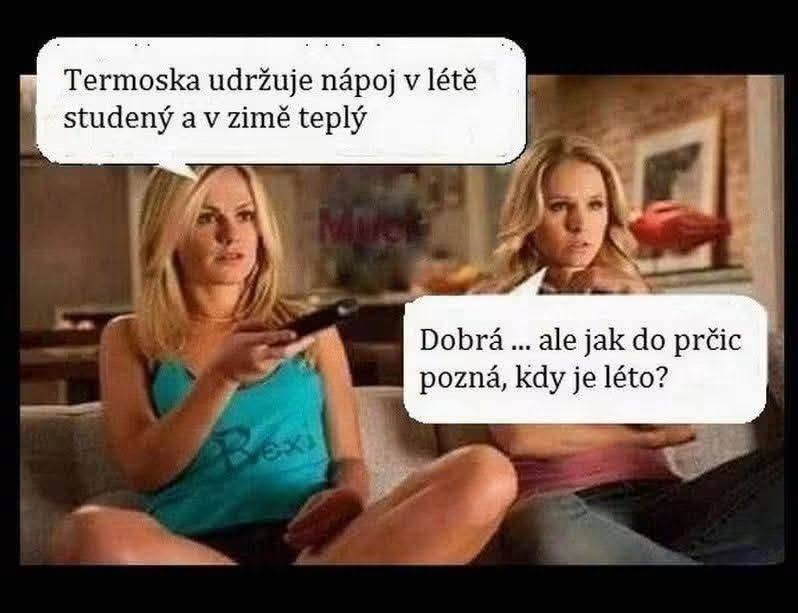 Dve ženy sa smejú na otázke o termoske, ako pozná ročné obdobie.