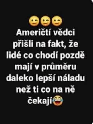 Textový vtip o tom, že ľudia, ktorí často meškajú, sú údajne v lepšej nálade ako tí, ktorí na nich čakajú.