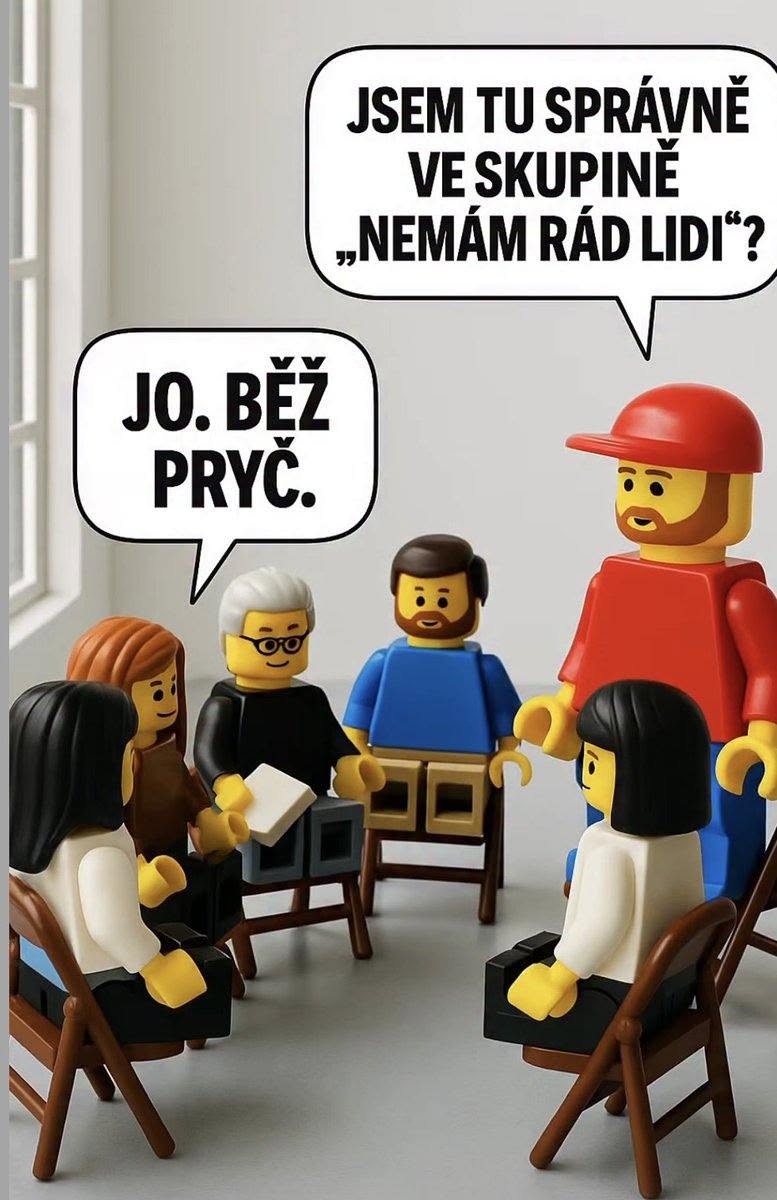 Lego postavičky na stretnutí skupiny s vtipným textom v bublinách o nenávisti k ľuďom.