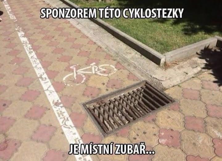 Cyklochodník končiaci pri kanáli s textom Sponzorem této cyklostezky je místní zubař vtipne upozorňuje na dizajn trasy.