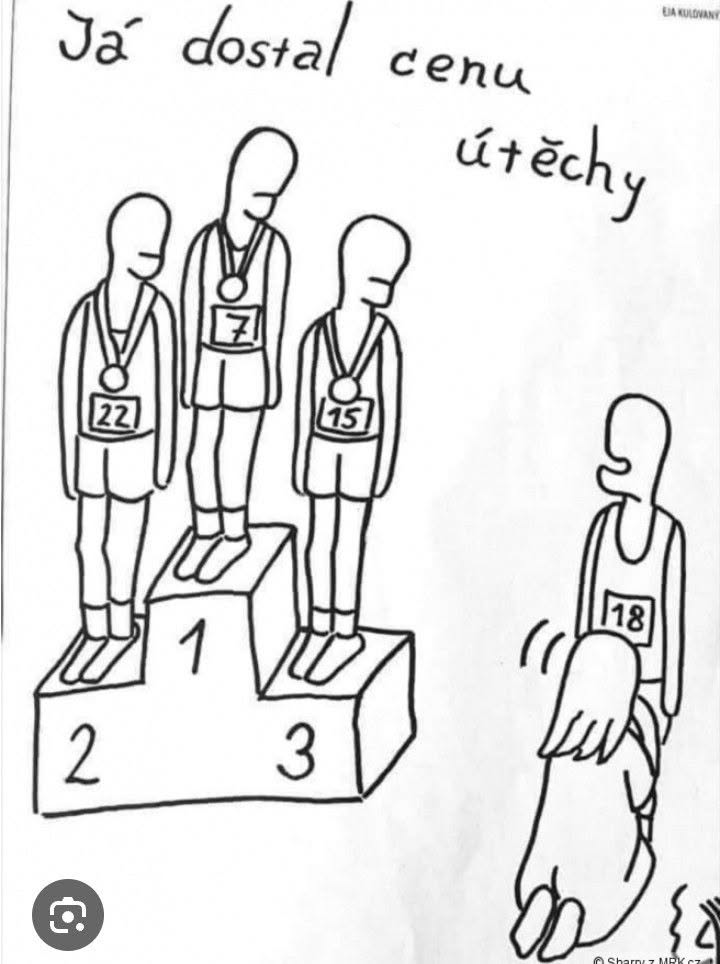 Štyria športovci na stupňoch víťazov, jeden na zemi s nápisom Ja dostal cenu útechy.
