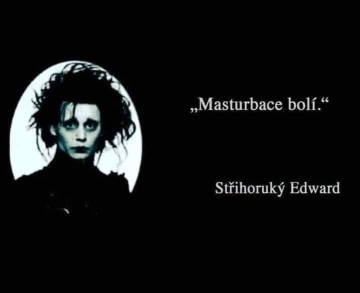 Čiernobiely obrázok postavy s nápisom: Masturbace bolí. a Střihoruký Edward.