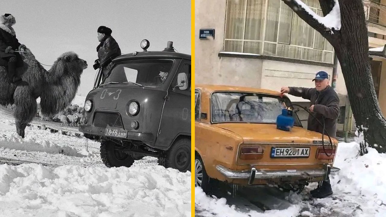 Ľudia na ťavách vedľa auta v snehu; muž opravuje auto pomocou horáku, zima a sneh všade naokolo.