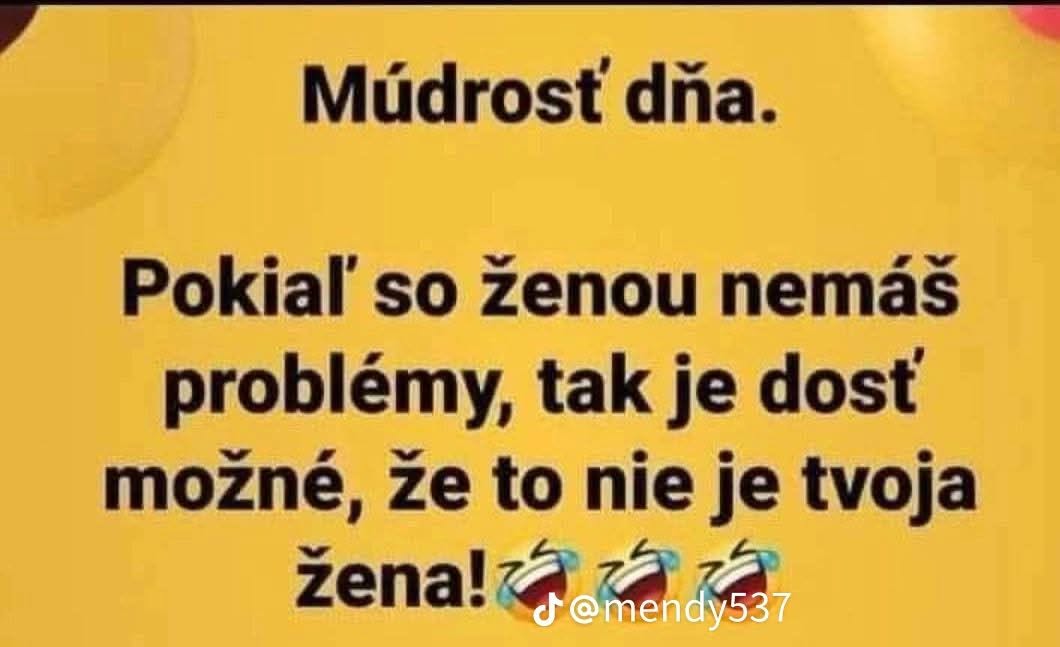 Obrázok s vtipným citátom o vzťahoch a problémoch so ženami. Žlté pozadie a emoji na konci.
