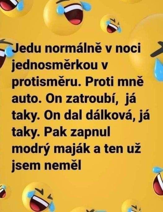 Vtipný text o jazde v protismere s emotikonami smiechu na žltom pozadí.