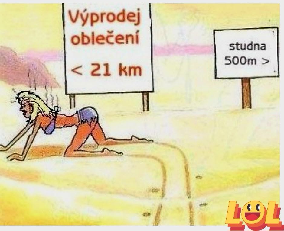 Žena na púšti vyčerpaná lezie k tabuľkám: Výpredaj oblečení < 21 km a studna 500 m >.